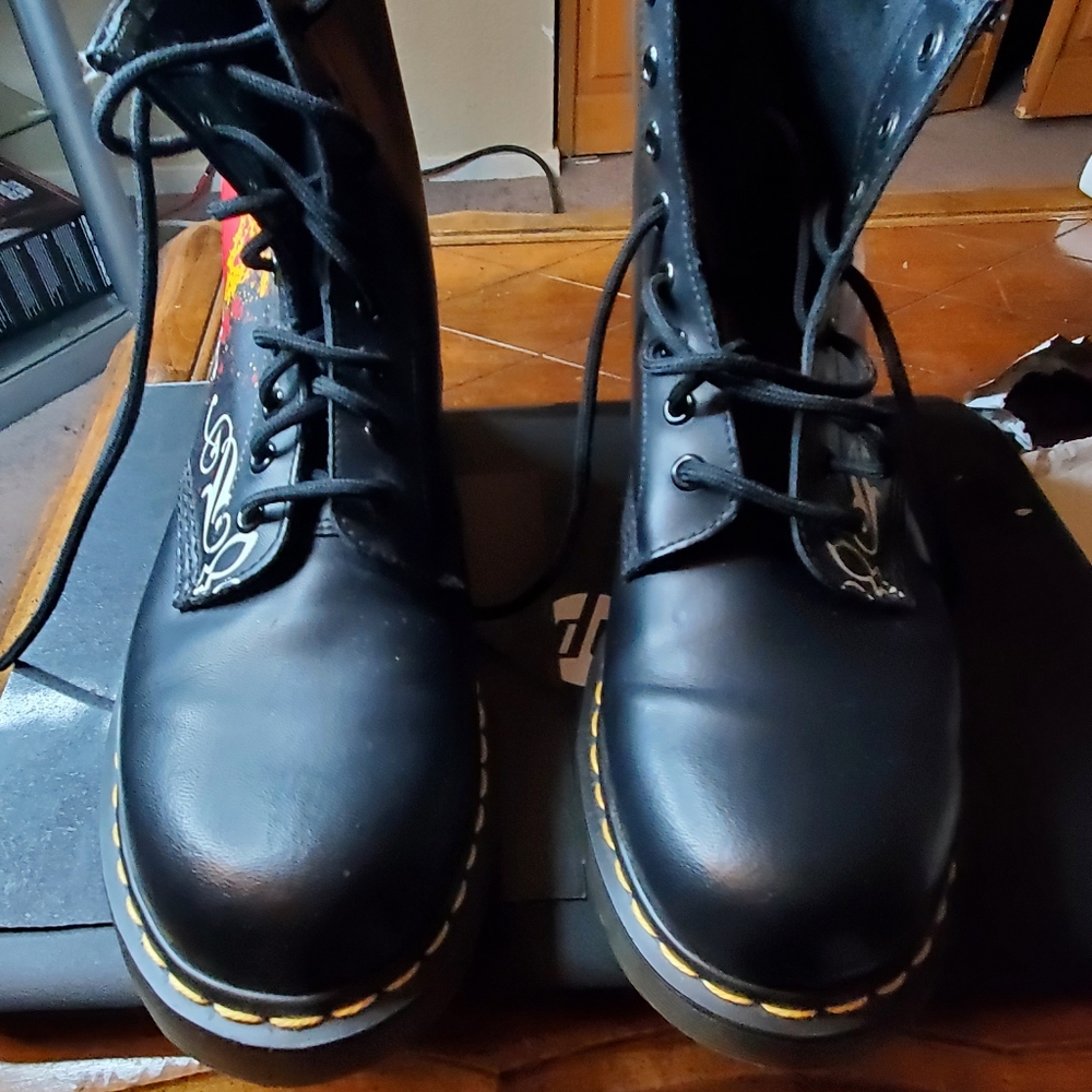 Brand new rare half skull Air Wear Dr Martens